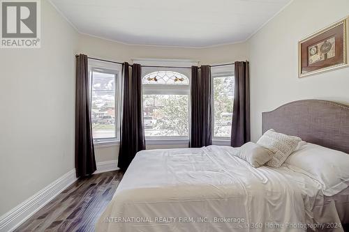 304 Innisfil Street, Barrie (Allandale), ON - Indoor Photo Showing Bedroom