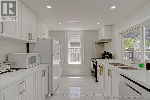 304 Innisfil Street, Barrie (Allandale), ON - Indoor Photo Showing Kitchen With Double Sink