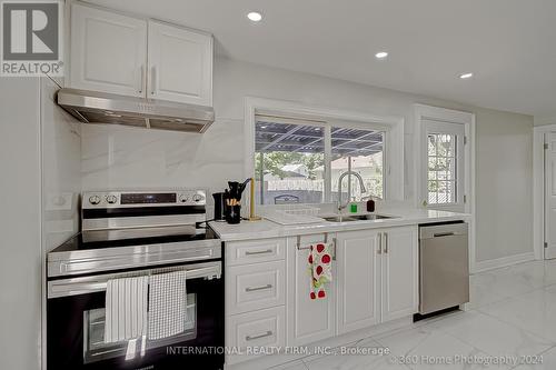 304 Innisfil Street, Barrie (Allandale), ON - Indoor Photo Showing Kitchen With Double Sink