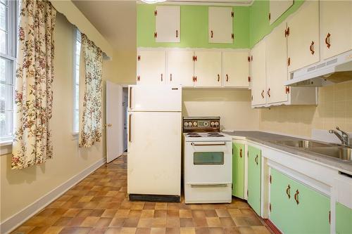 321 Main Street W, Hamilton, ON - Indoor Photo Showing Kitchen With Double Sink