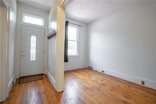 321 Main Street W, Hamilton, ON - Indoor Photo Showing Other Room