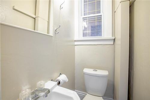 321 Main Street W, Hamilton, ON - Indoor Photo Showing Bathroom