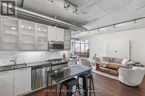 605 - 533 Richmond Street W, Toronto (Waterfront Communities), ON - Indoor Photo Showing Kitchen With Double Sink