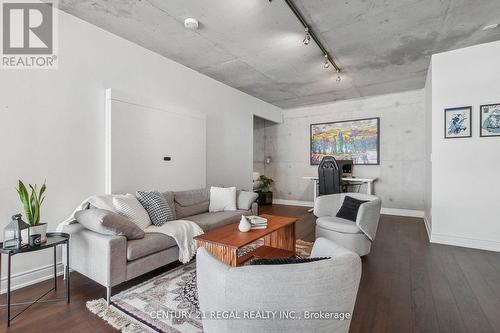 605 - 533 Richmond Street W, Toronto (Waterfront Communities), ON - Indoor Photo Showing Living Room