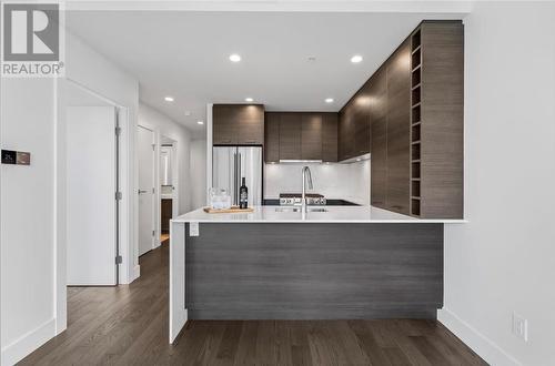 1181 Sunset Drive Unit# 2001, Kelowna, BC - Indoor Photo Showing Kitchen