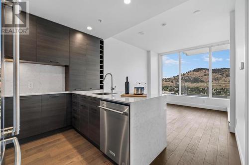 1181 Sunset Drive Unit# 2001, Kelowna, BC - Indoor Photo Showing Kitchen