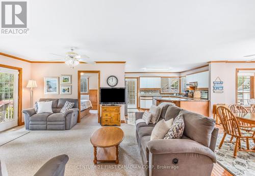 73157 Harris Avenue, Bluewater (St. Joseph), ON - Indoor Photo Showing Living Room