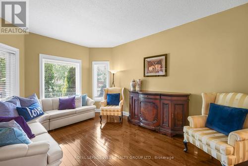 117 Cherokee Drive, Vaughan, ON - Indoor Photo Showing Living Room