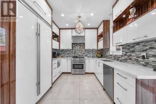 117 Cherokee Drive, Vaughan (Maple), ON - Indoor Photo Showing Kitchen With Upgraded Kitchen