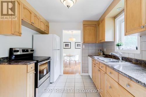 83 Lundy'S Lane, Newmarket (Huron Heights-Leslie Valley), ON - Indoor Photo Showing Kitchen With Double Sink