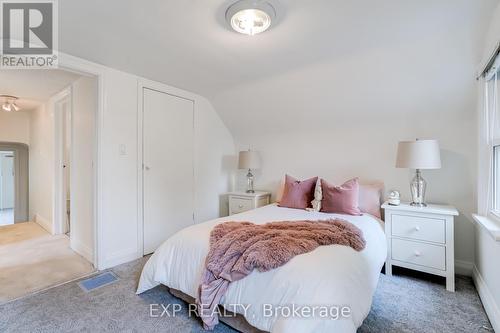 83 Lundy'S Lane, Newmarket (Huron Heights-Leslie Valley), ON - Indoor Photo Showing Bedroom