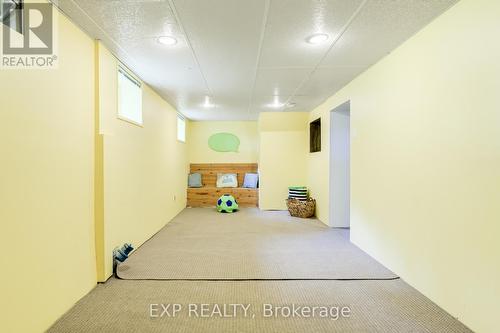 83 Lundy'S Lane, Newmarket (Huron Heights-Leslie Valley), ON - Indoor Photo Showing Other Room