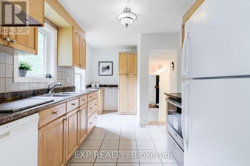 83 Lundy'S Lane, Newmarket, ON - Indoor Photo Showing Kitchen With Double Sink