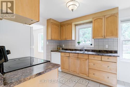 83 Lundy'S Lane, Newmarket, ON - Indoor Photo Showing Kitchen With Double Sink