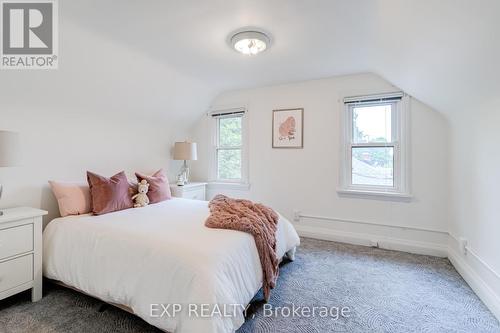 83 Lundy'S Lane, Newmarket, ON - Indoor Photo Showing Bedroom