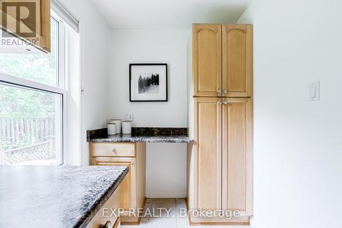 83 Lundy'S Lane, Newmarket (Huron Heights-Leslie Valley), ON - Indoor Photo Showing Kitchen