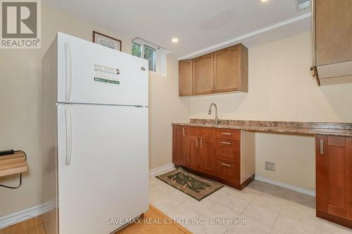 5669 Freshwater Drive, Mississauga (Churchill Meadows), ON - Indoor Photo Showing Kitchen