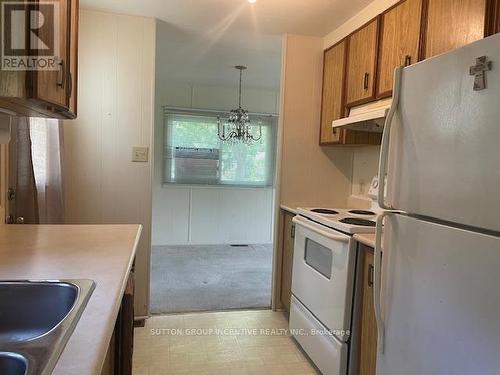 83 Hawthorne Drive, Innisfil, ON - Indoor Photo Showing Kitchen