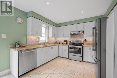 234 Geoffrey Crescent, Whitchurch-Stouffville (Stouffville), ON - Indoor Photo Showing Kitchen With Double Sink