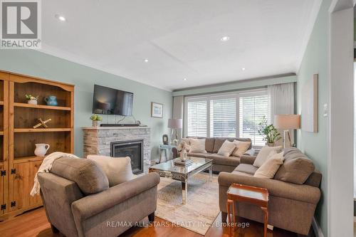 234 Geoffrey Crescent, Whitchurch-Stouffville (Stouffville), ON - Indoor Photo Showing Living Room With Fireplace