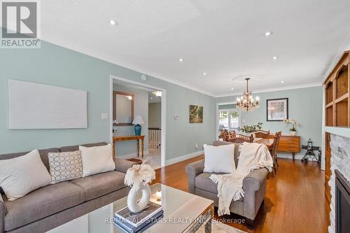 234 Geoffrey Crescent, Whitchurch-Stouffville (Stouffville), ON - Indoor Photo Showing Living Room With Fireplace