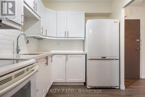 1208 - 3390 Weston Road, Toronto (Humbermede), ON - Indoor Photo Showing Kitchen