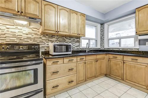 5 Bartlett Street, Niagara Falls, ON - Indoor Photo Showing Kitchen