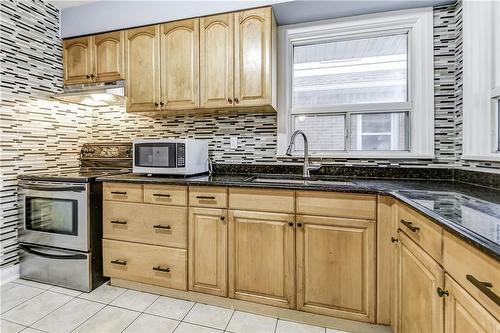 5 Bartlett Street, Niagara Falls, ON - Indoor Photo Showing Kitchen