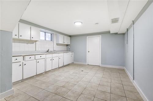 5 Bartlett Street, Niagara Falls, ON - Indoor Photo Showing Kitchen