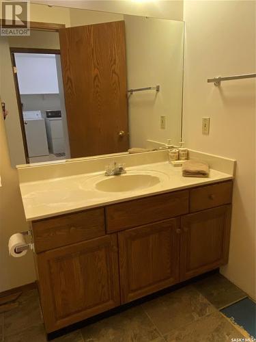 204 1214 3Rd Street, Estevan, SK - Indoor Photo Showing Bathroom