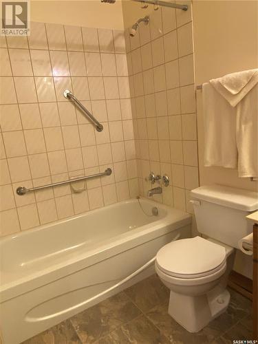 204 1214 3Rd Street, Estevan, SK - Indoor Photo Showing Bathroom