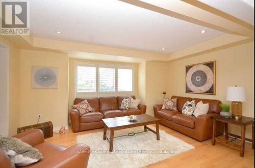 254 Fandango Drive, Brampton (Fletcher'S Meadow), ON - Indoor Photo Showing Living Room