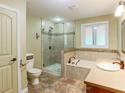 563151 Glenelg-Holland Tl  W, Chatsworth, ON - Indoor Photo Showing Bathroom