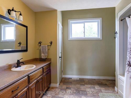 563151 Glenelg-Holland Tl  W, Chatsworth, ON - Indoor Photo Showing Bathroom