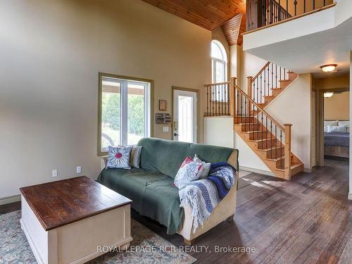 563151 Glenelg-Holland Tl  W, Chatsworth, ON - Indoor Photo Showing Living Room