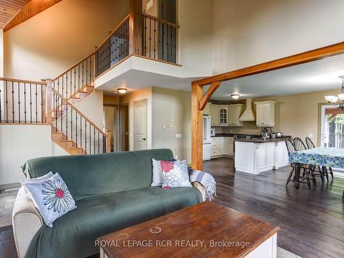 563151 Glenelg-Holland Tl  W, Chatsworth, ON - Indoor Photo Showing Living Room