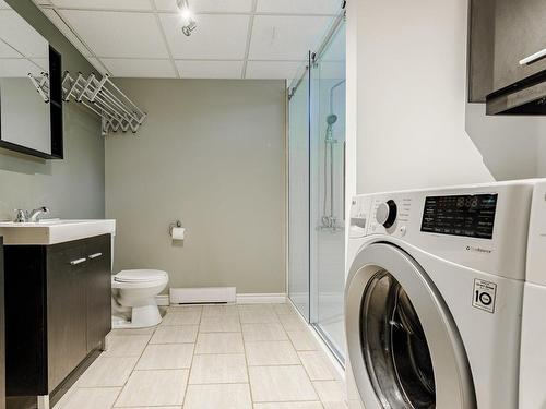 Bathroom - 7320 Boul. Parent, Trois-Rivières, QC - Indoor Photo Showing Laundry Room