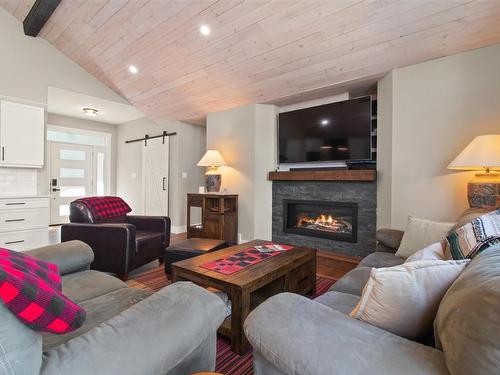 4 Whiskey Jack Way, Kenora, ON - Indoor Photo Showing Living Room With Fireplace