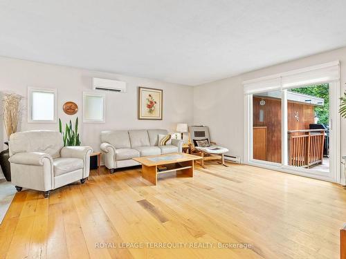 548 Hillside Dr, Trent Hills, ON - Indoor Photo Showing Living Room