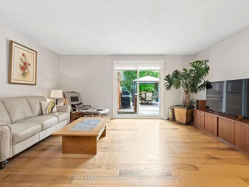 548 Hillside Dr, Trent Hills, ON - Indoor Photo Showing Living Room