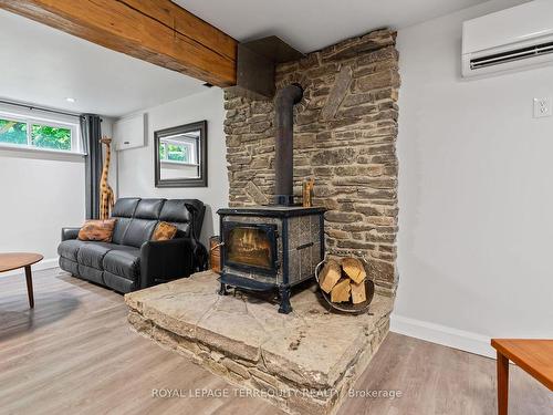 548 Hillside Dr, Trent Hills, ON - Indoor Photo Showing Living Room With Fireplace