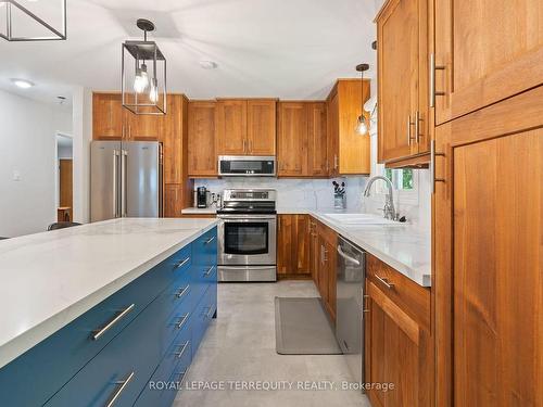 548 Hillside Dr, Trent Hills, ON - Indoor Photo Showing Kitchen With Upgraded Kitchen