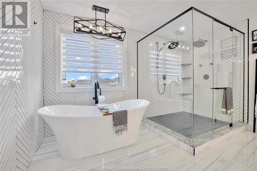 5013 Cremasco, Lasalle, ON - Indoor Photo Showing Bathroom