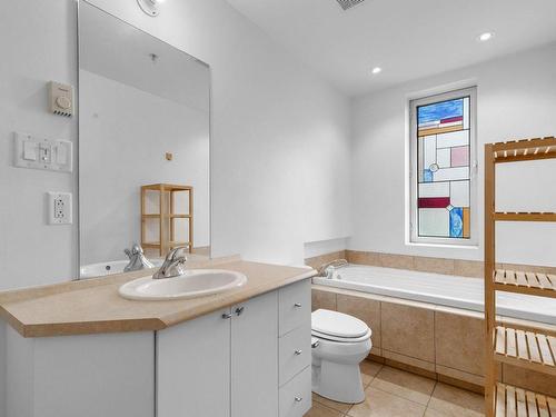 Ensuite bathroom - 401-4410 Ch. De La Côte-Des-Neiges, Westmount, QC - Indoor Photo Showing Bathroom