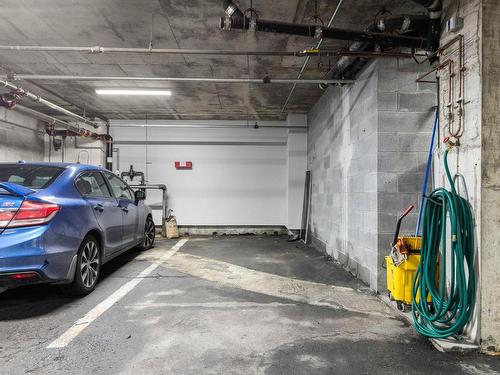 Parking - 401-4410 Ch. De La Côte-Des-Neiges, Westmount, QC - Indoor Photo Showing Garage