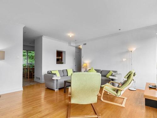 Living room - 401-4410 Ch. De La Côte-Des-Neiges, Westmount, QC - Indoor Photo Showing Living Room