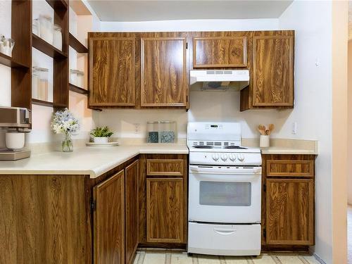 202-4724 Uplands Dr, Nanaimo, BC - Indoor Photo Showing Kitchen