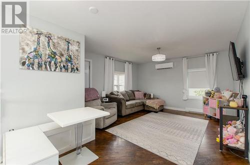 96 Oakland Avenue, Moncton, NB - Indoor Photo Showing Living Room