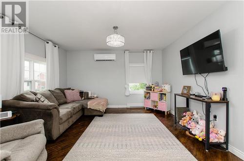 96 Oakland Avenue, Moncton, NB - Indoor Photo Showing Living Room