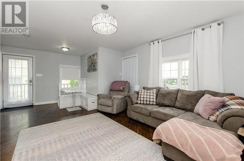 96 Oakland Avenue, Moncton, NB - Indoor Photo Showing Living Room